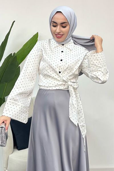 Tesettür Diyarı Cămașă cu șireturi cu buline din țesătură din satin pentru femei-albă