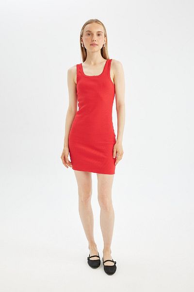 DeFacto Coool figurbetontes Minikleid mit Rundhalsausschnitt und geripptem Camisole-Träger A0732AX24SM