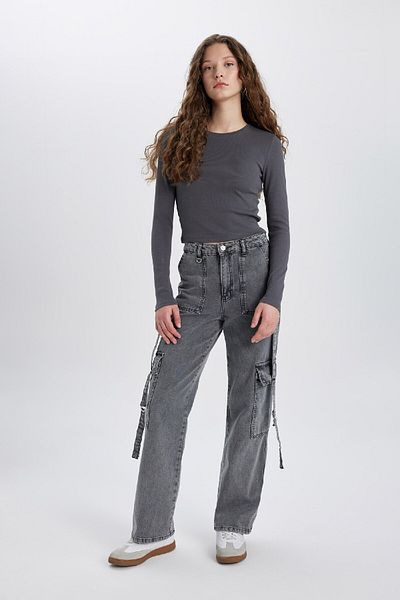DeFacto Tailliertes, langärmliges T-Shirt mit Rundhalsausschnitt und verwaschenem Fade-Effekt C3357ax24sm