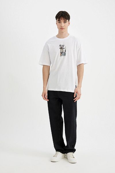 DeFacto Comfort Regular Fit Άνετη εφαρμογή με λαιμόκοψη πίσω με στάμπα κοντομάνικο μπλουζάκι C4086ax24sm