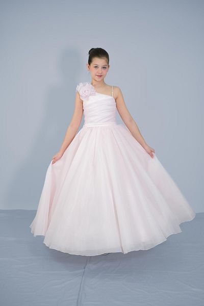 BUTİKHAPPYKİDS Girl's Evening Dress Powder Strap One Shoulder Rose Detailed Ruffled Chiffon Wedding Dress 2-11 Years