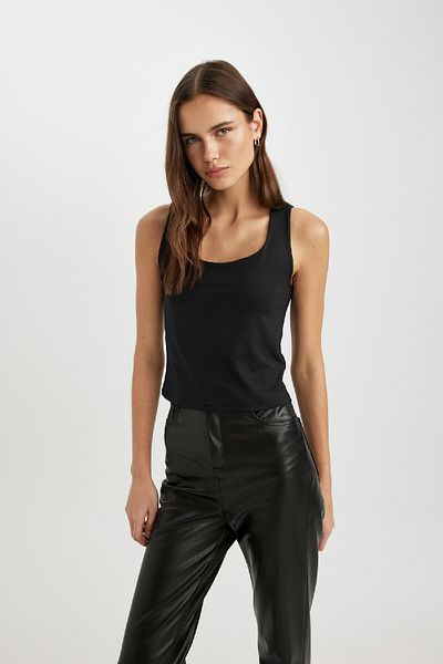 DeFacto U Collar Slim Fit Basic Athlete - C2622Ax24Sp