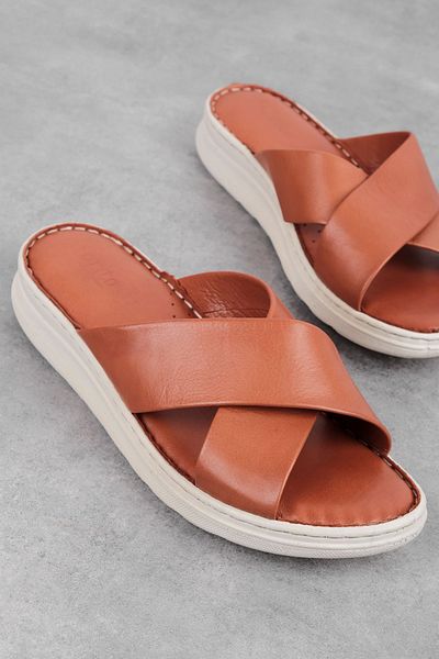 Lal Shoes & Bags Дамски чехли с кръстосани презрамки, брюнетки, от естествена кожа - кафяви