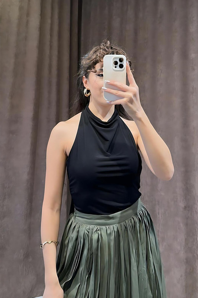 Damla Demli Tokalı Sırt Dekolteli Siyah Top Üst