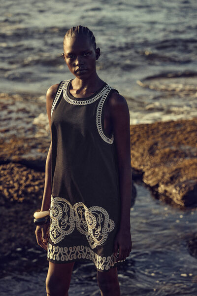 H&M İşlemeli Kolsuz Elbise