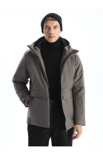 LC Waikiki Standart Kalıp Kapüşonlu Erkek Mont