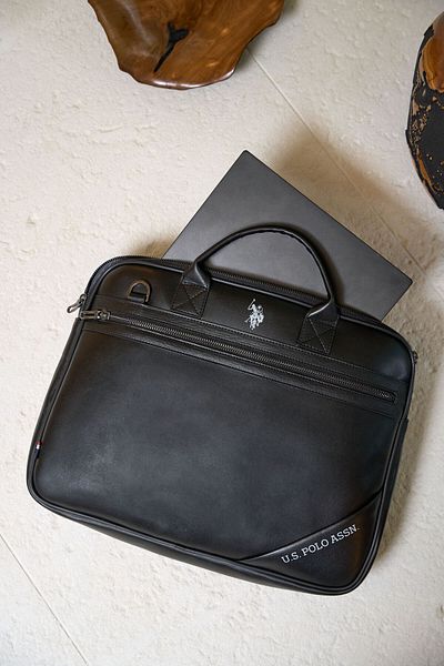 U.S. Polo Assn. BAZA. Polo Assn. 23681 Servieta unisex pentru laptop cu compartiment NEGRU