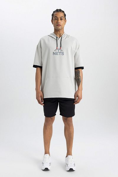 DeFacto Fit Nba Brooklyn Nets Oversize Φαρδιά Εφαρμογή Μπλουζάκι με κουκούλα κοντομάνικο B9898ax24sm