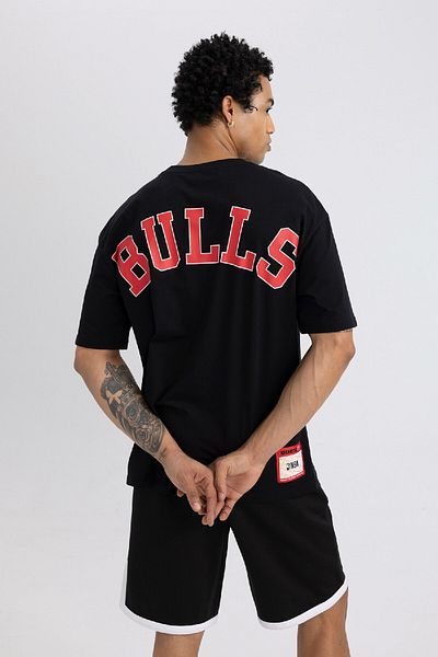 DeFacto Fit Nba Chicago Bulls Oversize Φαρδιά Εφαρμογή Πλήρωμα λαιμόκοψη κοντομάνικο μπλουζάκι B9890ax24sm
