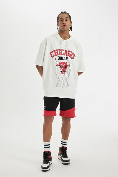 DeFacto Fit Nba Chicago Bulls Oversize Φαρδιά Εφαρμογή Μπλουζάκι με κουκούλα κοντομάνικο W9741az24sm