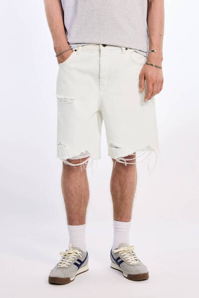 Pull & Bear Distressed denim bermuda