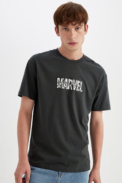 DeFacto Marvel Logo – T-Shirt mit Rundhalsausschnitt und kurzen Ärmeln in normaler Passform C5842ax24hs