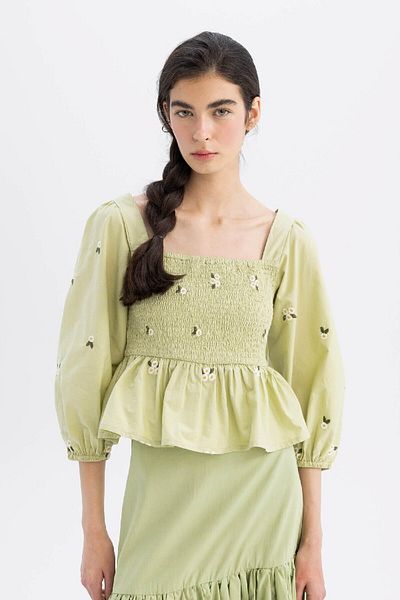 DeFacto Lug Von Siga x DeFacto - Bluse mit halblangen Ärmeln und Stickerei-Print B1225AX24SM