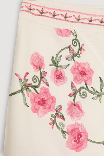 Quzu Model de flori baiserli Pantaloni scurți ecru Etketi