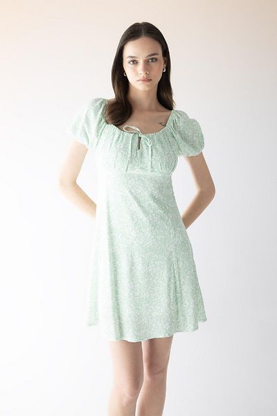 DeFacto Minikleid aus Viskose-Crinkle-Stoff – Herzkragen und florales Schulterdetail C7077ax24sm