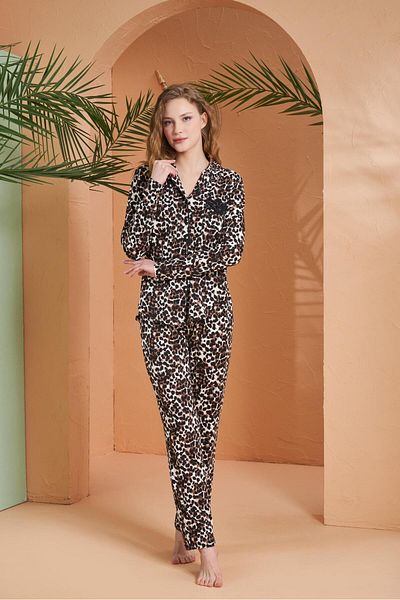 PJS 27064 Costum de pijama cu mânecă lungă, cu nasturi, cu imprimeu leopard