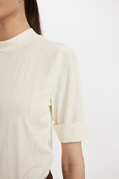 DeFacto Regular Fit Yarım Balıkçı Yaka Smart Fitilli Kaşkorse Basic Düz Kısa Kollu Tişört B1177ax24au