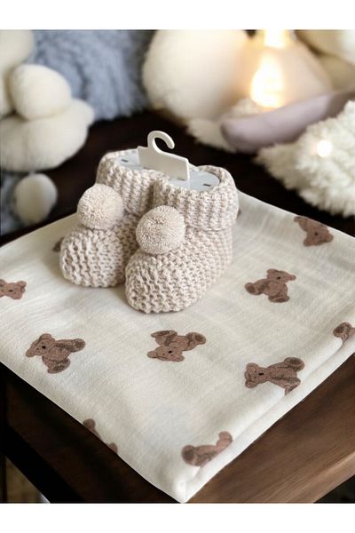 BETSY STUDIO Knitted Baby Booties Newborn Gift Beige