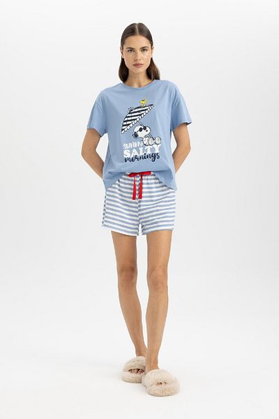 DeFacto Set de pijamale cu imprimeu Snoopy pentru a se îndrăgosti - Potrivire obișnuită, mânecă scurtă, pantaloni scurți de top C1739ax24sm