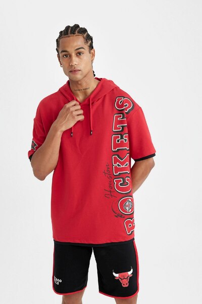 DeFacto DeFactoFit NBA Houston Rockets Kırmızı Oversize Geniş Kalıp Kapüşonlu Kısa Kollu Tişört C9277AX24AU