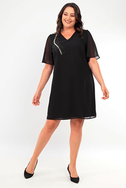 Metpoint Rochie neagră din șifon cu imprimeu cu pietre mari