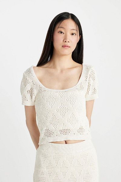 DeFacto Crop-Strick-T-Shirt mit quadratischem Ausschnitt und Häkelmuster, kurzärmlig, C5468ax24sm
