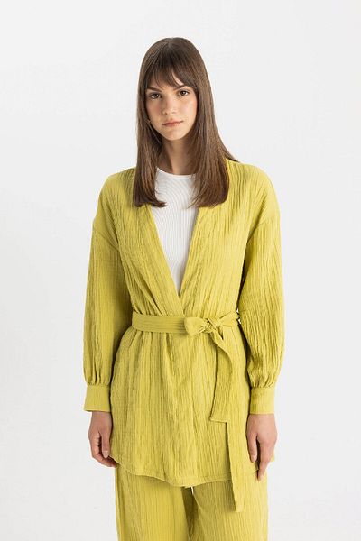 DeFacto Modell C9694AX24SM - Bequem geschnittener Musselin-Kimono mit V-Ausschnitt