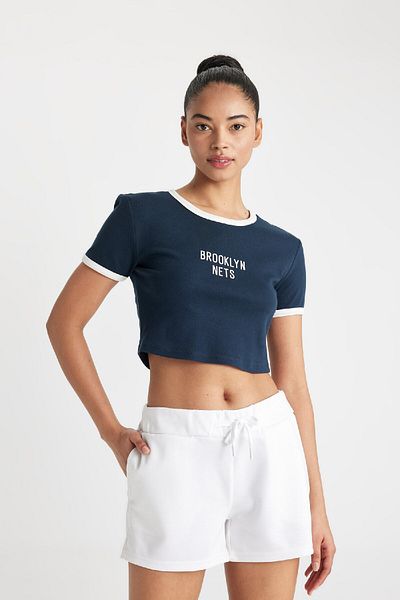 DeFacto Μπλουζάκι Brooklyn Nets Cropped Fit Top - Κοντομάνικο μπλουζάκι με ραβδώσεις με λαιμόκοψη B9994ax24sm