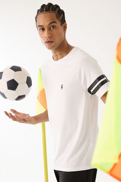 DeFacto Defactofit Slim Fit Slim Fit Koszulka sportowa z krótkim rękawem i okrągłym dekoltem, z nadrukiem Z5580Az24Au