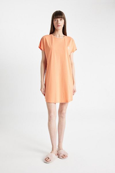 DeFacto Regular Fit Rundhalsausschnitt Kurzarm Nachthemd-fall In Love C7900ax24hs
