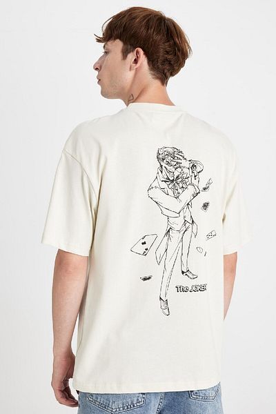 DeFacto Batman Boxy Fit - Kurzarm-T-Shirt mit Rundhalsausschnitt und Aufdruck auf der Rückseite D1195AX24AU