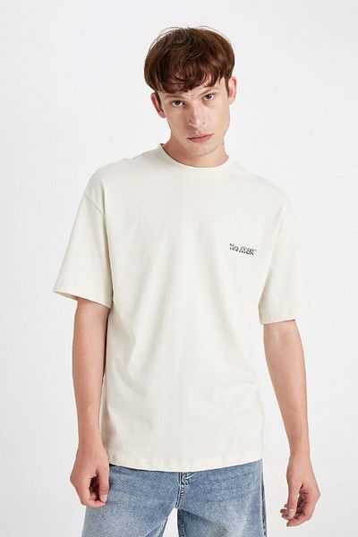 DeFacto Batman Boxy Fit - Kurzarm-T-Shirt mit Rundhalsausschnitt und Aufdruck auf der Rückseite D1195AX24AU