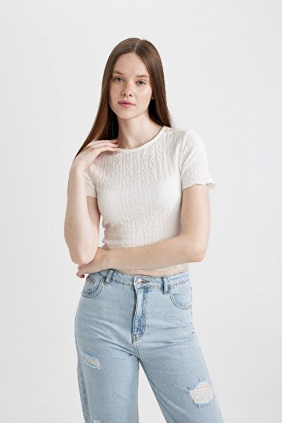 DeFacto Tailliertes Kurzarm-T-Shirt mit Rundhalsausschnitt A6179AX24SM