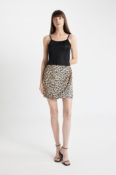 DeFacto Satin-Minirock – Leopardenmuster, normale Taille D1176AX24SM