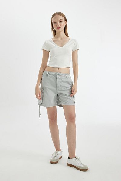 DeFacto Gabardine-Shorts mit kurzem Bein – Regular Fit, normale Taille D1006AX24SM