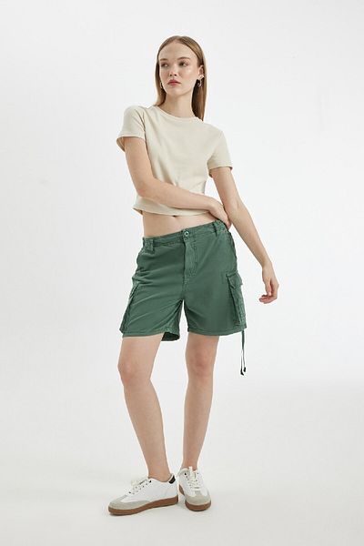 DeFacto Gabardine-Shorts mit kurzem Bein – Regular Fit, normale Taille D1006AX24SM