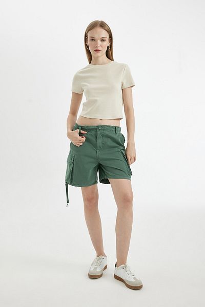 DeFacto Gabardine-Shorts mit kurzem Bein – Regular Fit, normale Taille D1006AX24SM