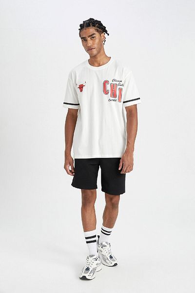 DeFacto DeFactoFit - NBA Chicago Bulls Boxy-T-Shirt mit Rundhalsausschnitt C4460AX24HS