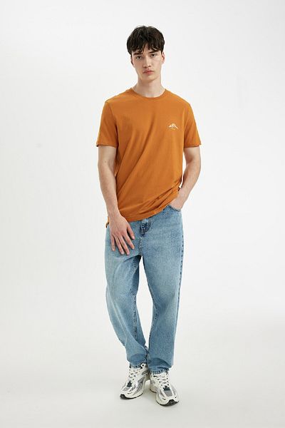 DeFacto Koszulka z krótkim rękawem i okrągłym dekoltem Slim Fit Slim Fit C6914Ax24Sm