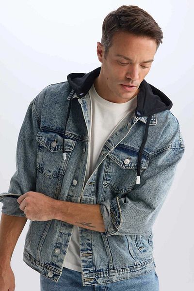 DeFacto Geknöpfte saisonale Jeansjacke mit weiten Formtüren – Frühling D0417ax24au