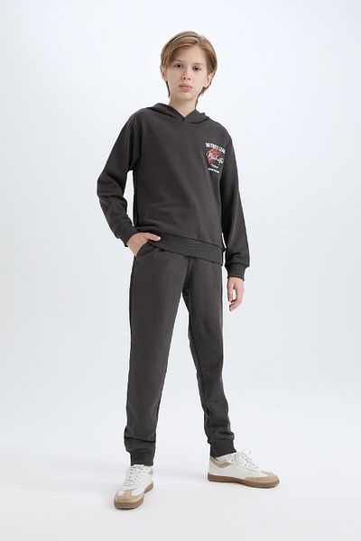 DeFacto Set aus bedruckter Kapuzenpullover und elastischer Jogginghose für Jungen – D2040a824au