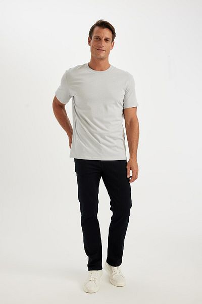 DeFacto Sergio Jeanshose mit normaler Passform, normale Taille, Röhrenbein D2411ax24sm