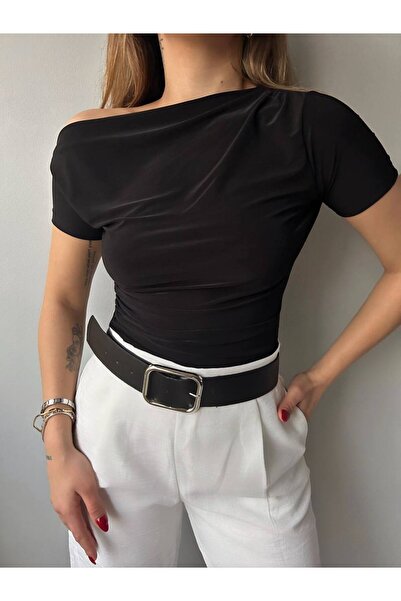 Butik Beyza Μπλούζα με κοντό μανίκι με έναν ώμο