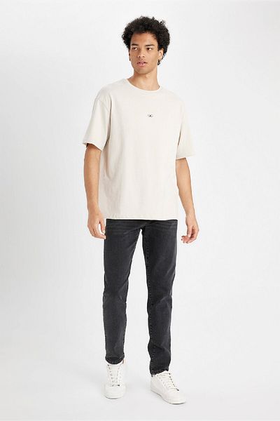 DeFacto 100 % Baumwolle, bequem, normale Passform, entspannter Schnitt, Rundhalsausschnitt, bedrucktes Kurzarm-T-Shirt C6142ax24au
