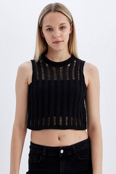 DeFacto Crew Neck Crop Crotchet Athlete - Regular Fit D1982ax24sm