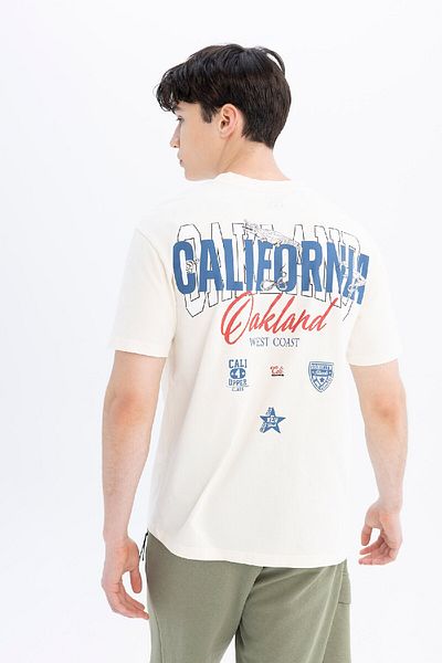 DeFacto T-Shirt mit Rundhalsausschnitt und Aufdruck auf der Rückseite in normaler Passform C5670AX24HS