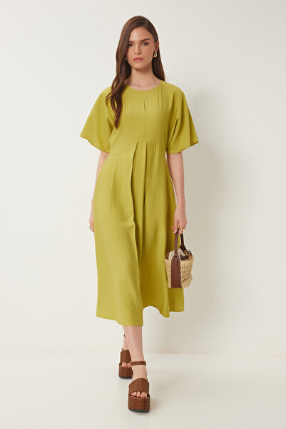 Happiness İstanbul Γυναικείο Λαδί Πράσινο Φόρεμα με Ζαρωμένο Μίντι Υφαντό UB00365