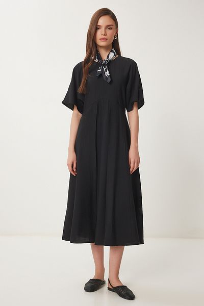 Happiness İstanbul Women's Black Crinkle Effect Midi Woven Dress Ub00365