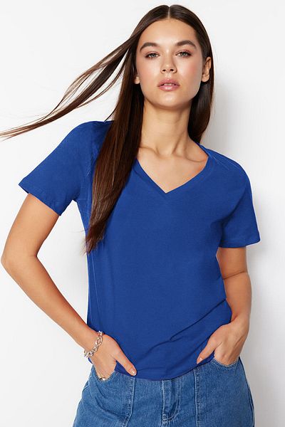 Trendyol Collection Barevné pletené tričko Saks s výstřihem do V – 100% bavlna TWOSS23TS00001