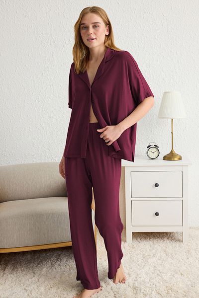 Trendyol Collection Dunkelkirsche Bequemes Viskose-Pyjama-Set für Schwangere